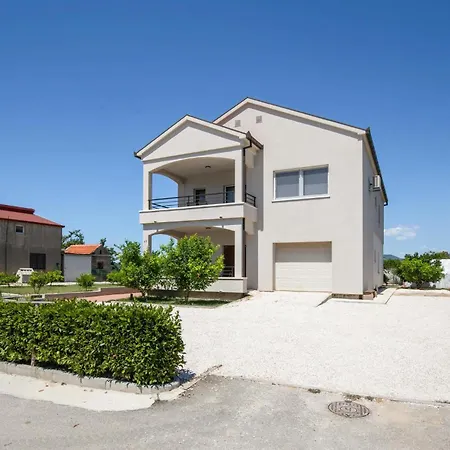 Semesterbostad Cozy In With Wifi Opuzen (Dubrovnik-Neretva)